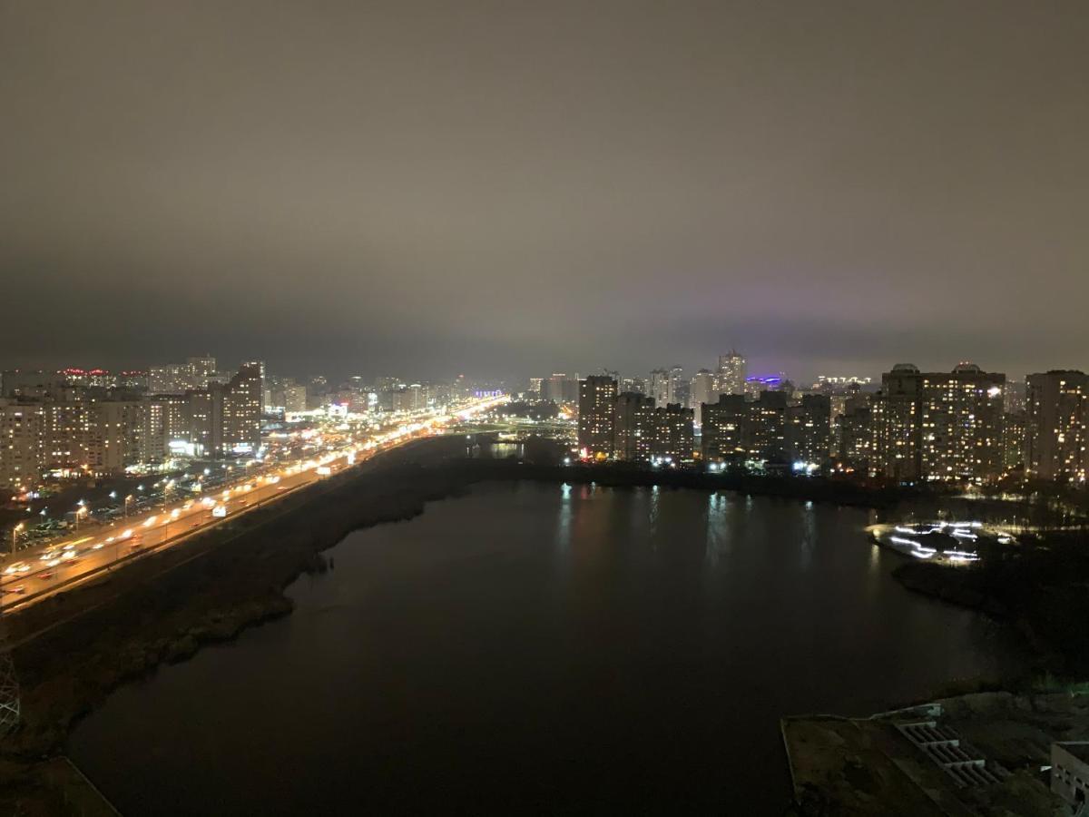 Квартира В Жк Лебединый, Ревуцкого 40 В, Метро Харьковская Позняки Kiev Exterior foto